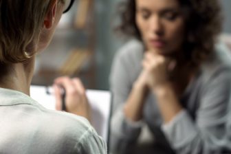 Confinement, SOLFA participe activement avec ses mécènes à la création d’une cellule à  V2 d’écoute pour les femmes VICTIMES DE VIOLENCES